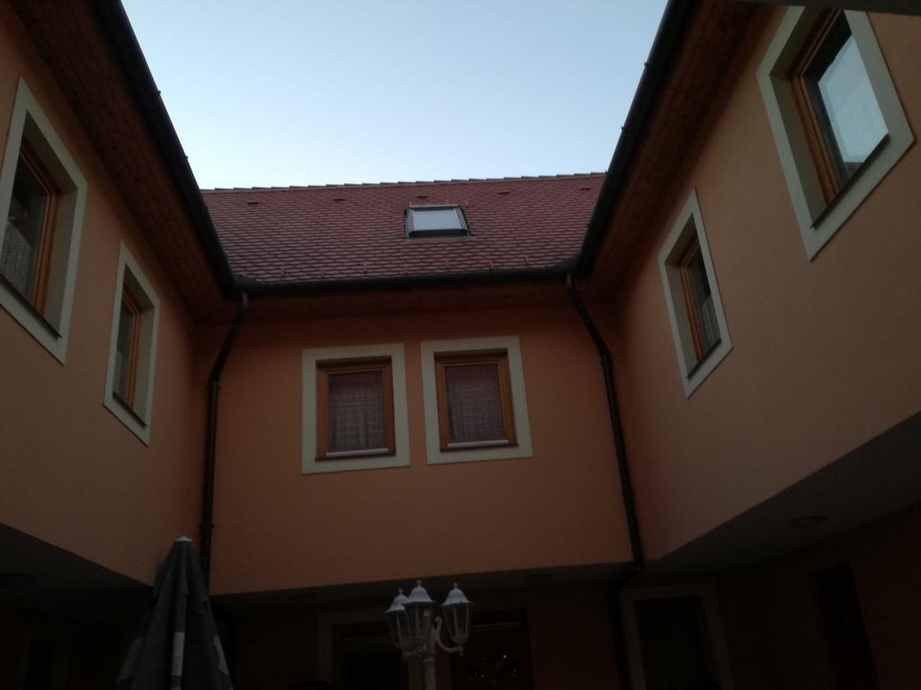 Hotel Arany Trofea Эгер Экстерьер фото